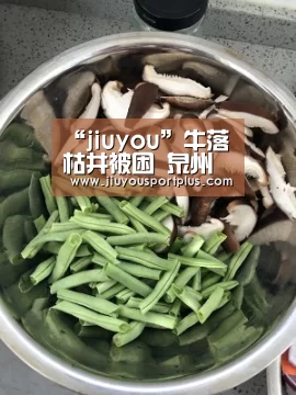 “jiuyou”牛落枯井被困  泉州台商消防灌水“浮牛”